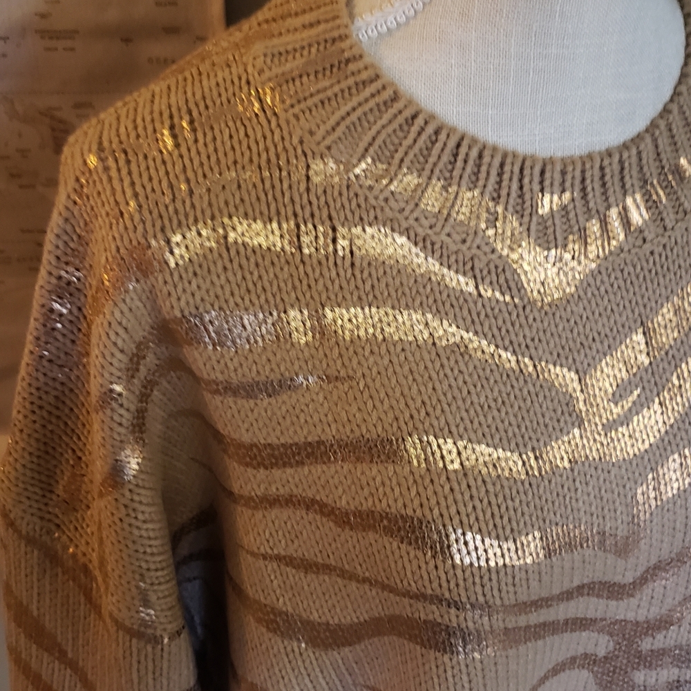 Women's Pattern Sweater - Picture 2 of 4